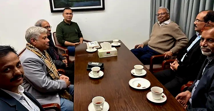 তারেক রহমানের সাথে দেখা করলেন মাহমুদুর রহমান