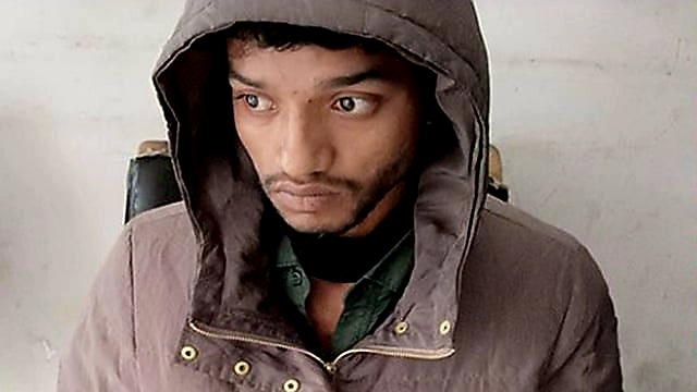 পতাকা বৈঠকের পরেই বাংলাদেশিকে ফেরত দিয়েছে বিএসএফ