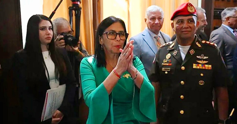 অন্তর্বর্তী প্রেসিডেন্ট হিসেবে শপথ নিয়েছেন ডেলসি রদ্রিগেজ