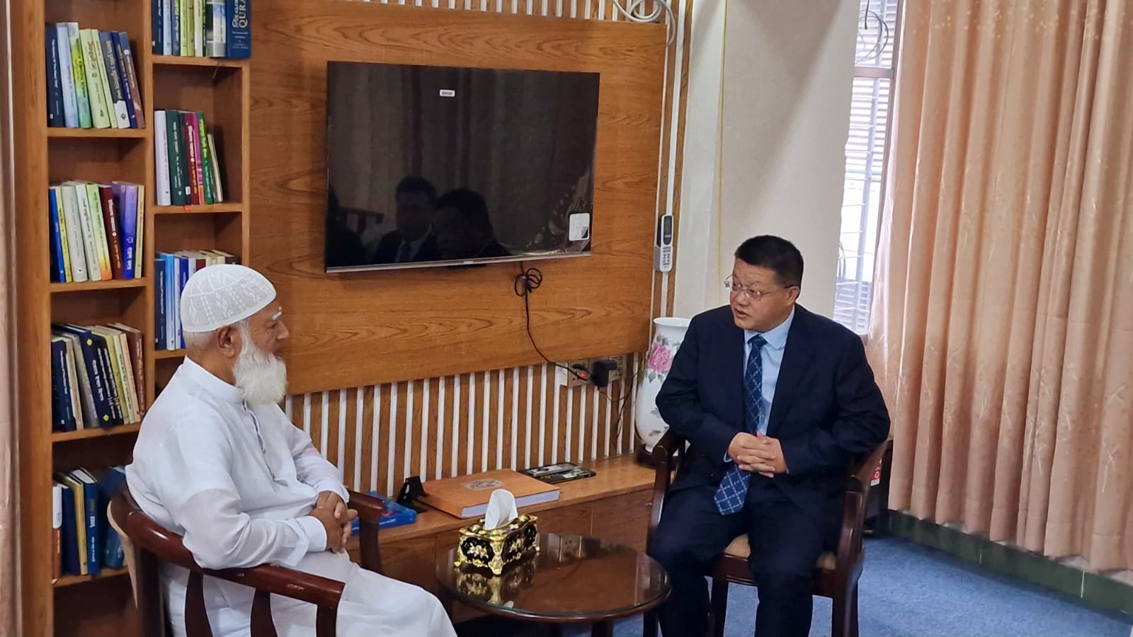 জামায়াত আমিরের সাথে চীনা রাষ্ট্রদূতের সৌজন্য সাক্ষাৎ