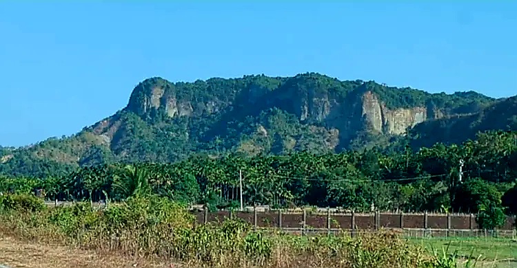 টেকনাফ পাহাড়ে ডাকাতদের গোলাগুলি