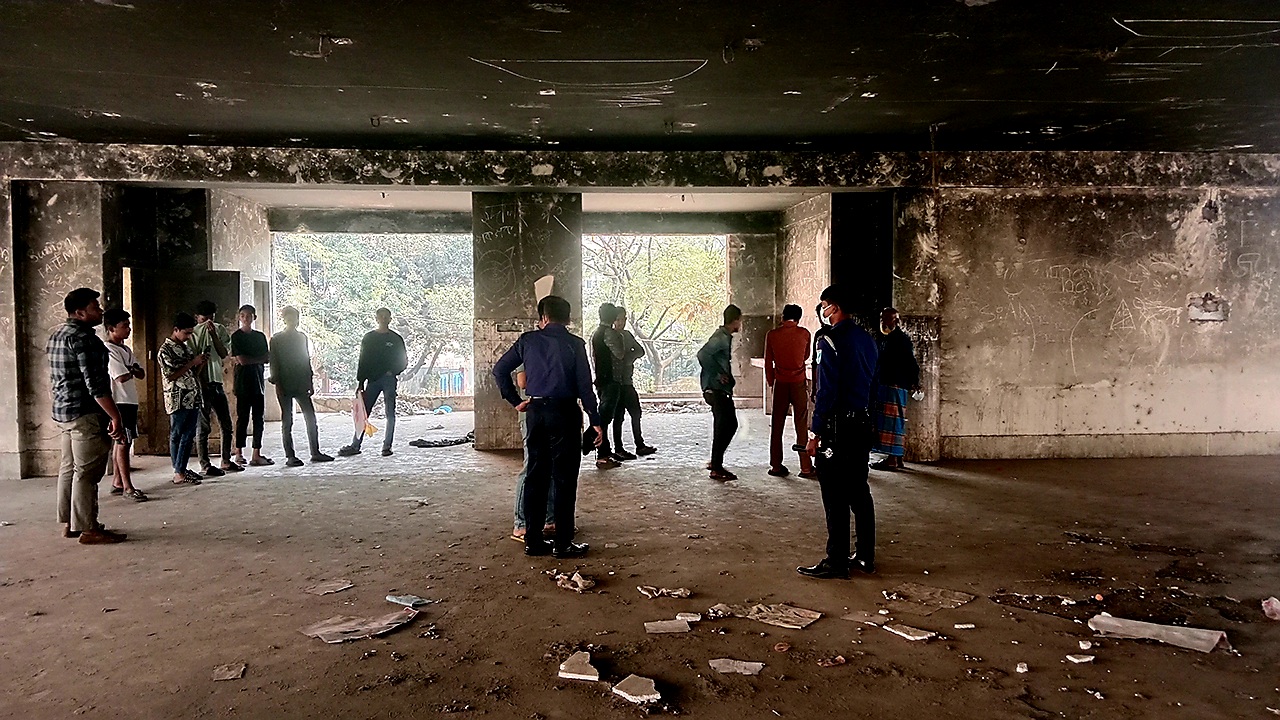 সাভারের পরিত্যক্ত কমিউনিটি সেন্টার হতে ২টি পোড়া মরদেহ উদ্ধার