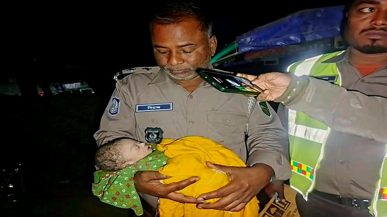 কার্টনে মিলল এক নবজাতকের লাশ