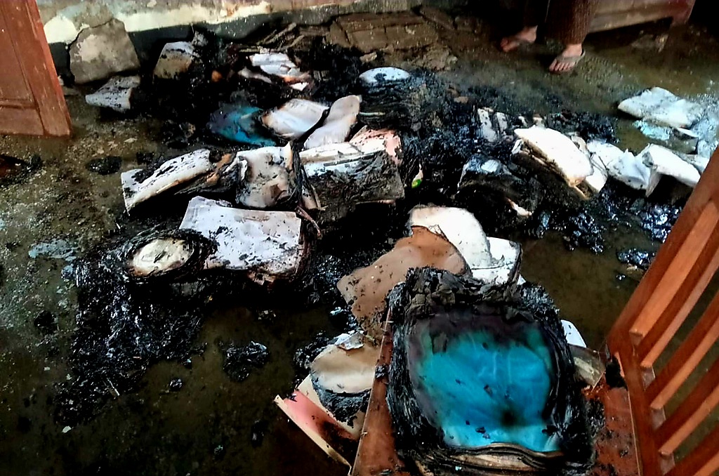 গ্রামীণ ব্যাংকের কার্যালয়ে অগ্নিকাণ্ড