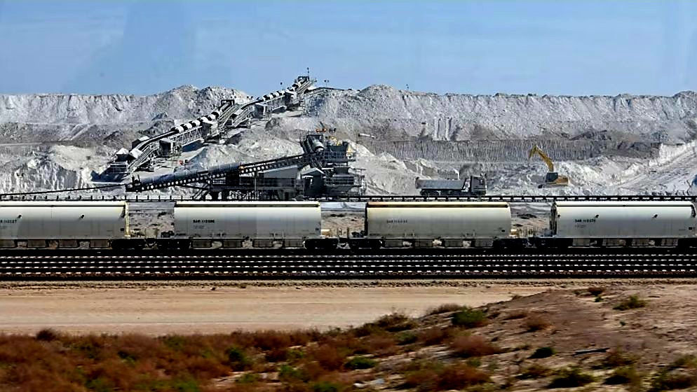 প্রায় ২ দশমিক ৫ ট্রিলিয়ন ডলারের বিরল খনিজ থাকার দাবি করছে সৌদি আরব