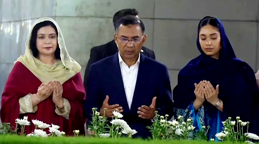 শপথের পর মা-বাবার কবর জিয়ারত করেছেন তারেক রহমান