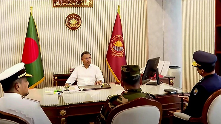 তারেক রহমানের সাথে তিন বাহিনী প্রধানের সাক্ষাৎ