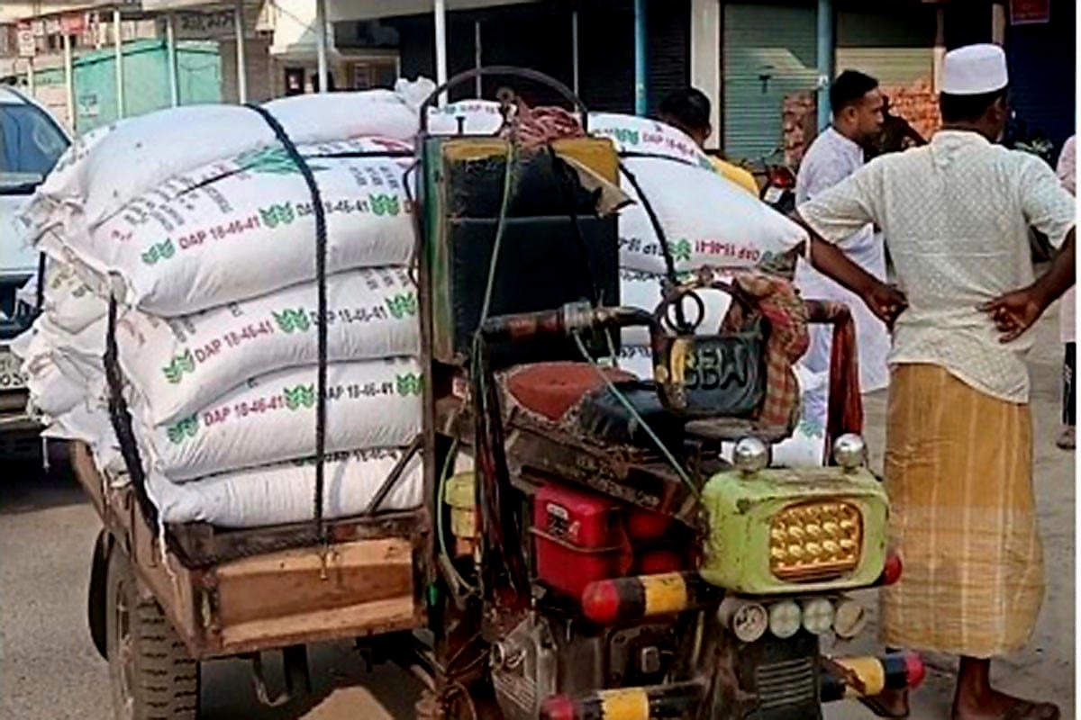 জব্দ করা হলো ৪০ বস্তা সার 