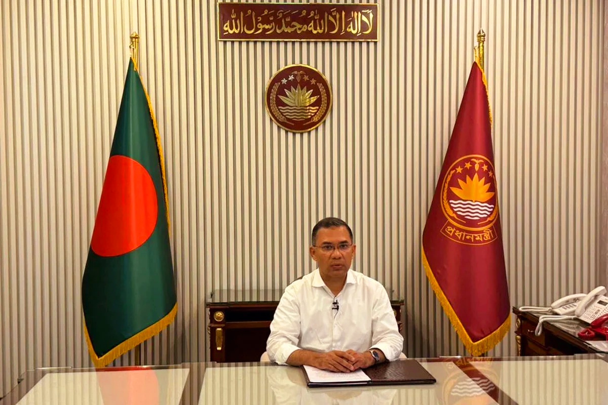 কোনো দলীয় প্রতীক কিংবা কারো ছবি ছাড়াই ভাষণ দিচ্ছেন প্রধানমন্ত্রী 