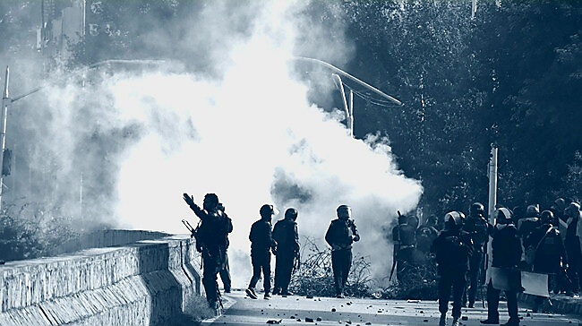 করাচির মার্কিন কনস্যুলেটে হামলা