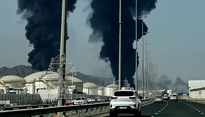 আবুধাবি–দুবাইয়ের বন্দর এলাকা খালি করার জন্য ইরানের সতর্কবার্তা 