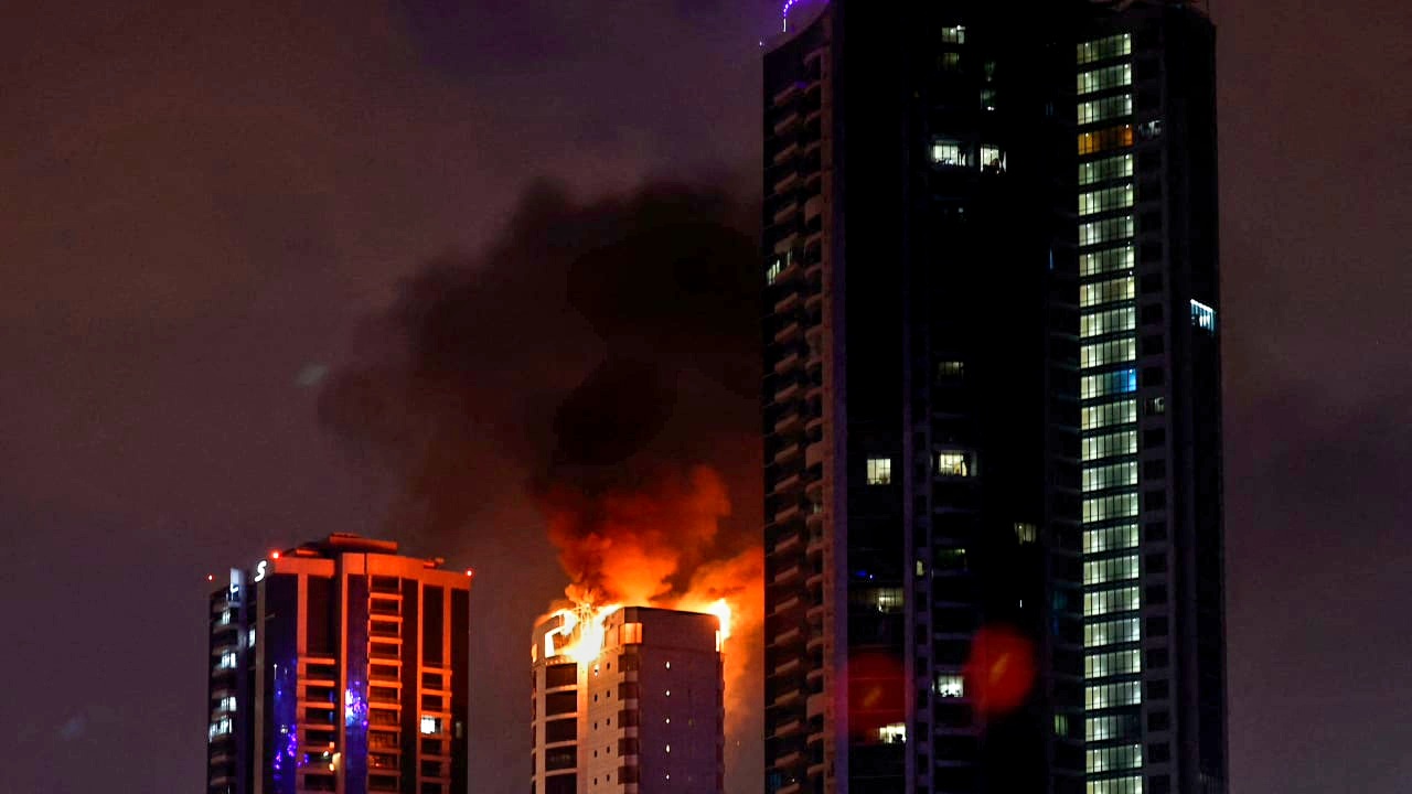 ড্রোনের আঘাতে ভবনে আগুন