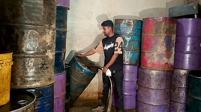 চট্টগ্রামে জব্দ করা হয়েছে চোরাই ডিজেল