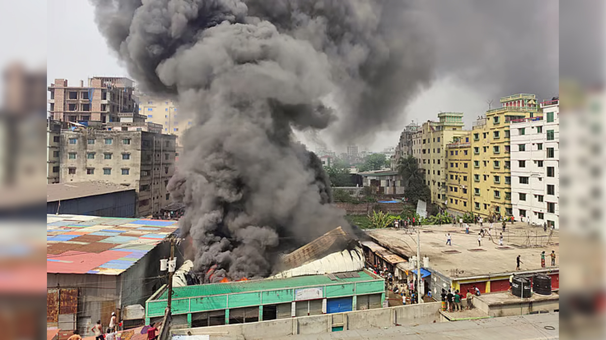 কারখানায় আগুন 