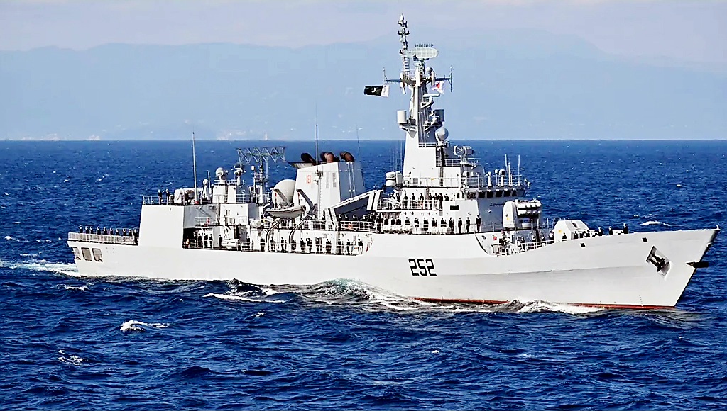 আরব সাগর হতে ১৮ নাবিককে উদ্ধার করে পাকিস্তান নৌবাহিনী