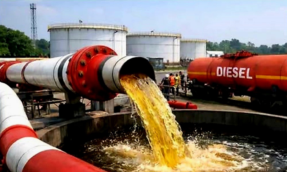 ভারত হতে আনা হলো ৮ হাজার মেট্রিক টন ডিজেল