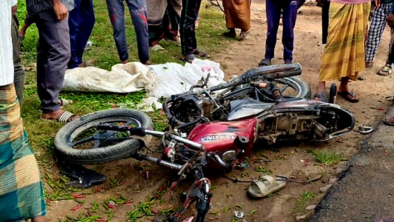 যশোরে ট্রাক ও মোটরসাইকেল সংঘর্ষ