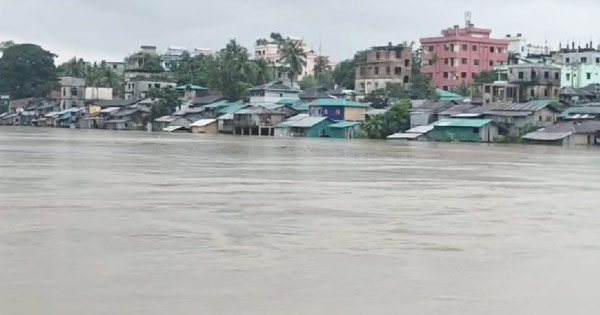 নদীর পানি বিপৎসীমার ওপরে। ছবি: সংগৃহীত